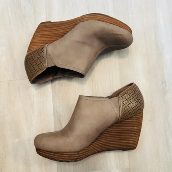Dr. Scholls Taupe Harlow Wedge Booties size 11 - Picture 4 of 7